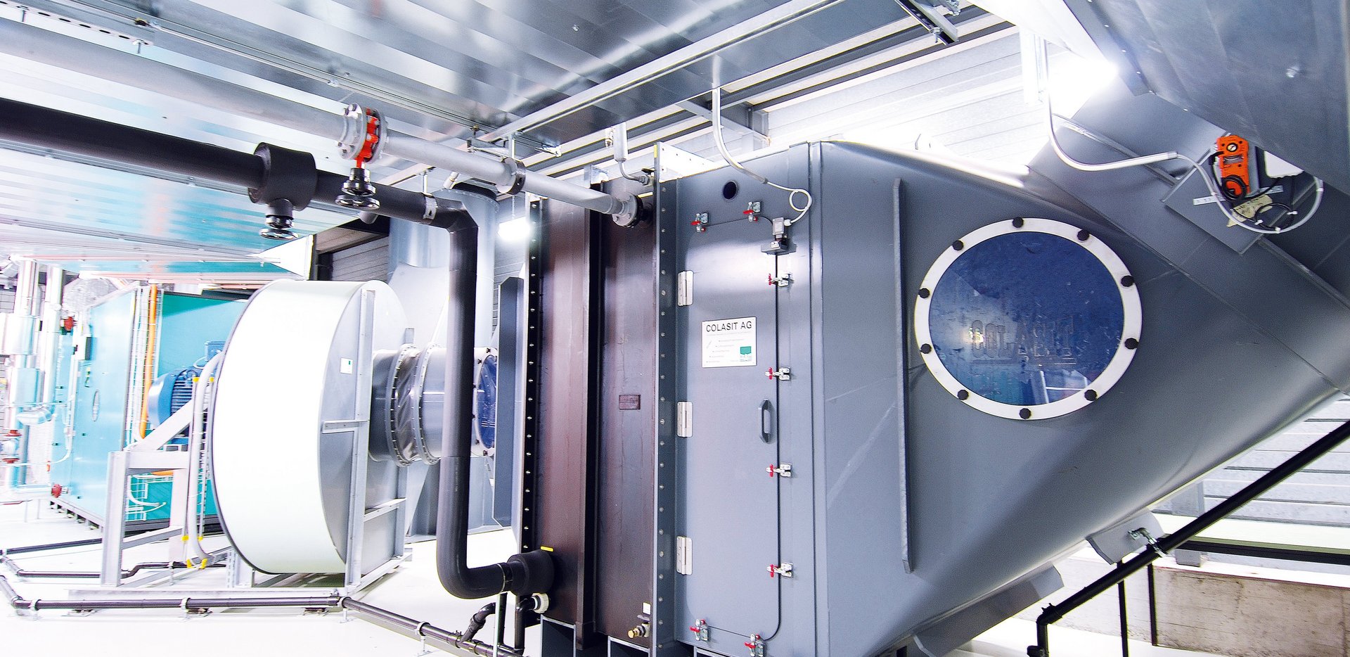 Industrial ventilation with integrated plastic heat exchangers and a plastic fan in the background - Colasit