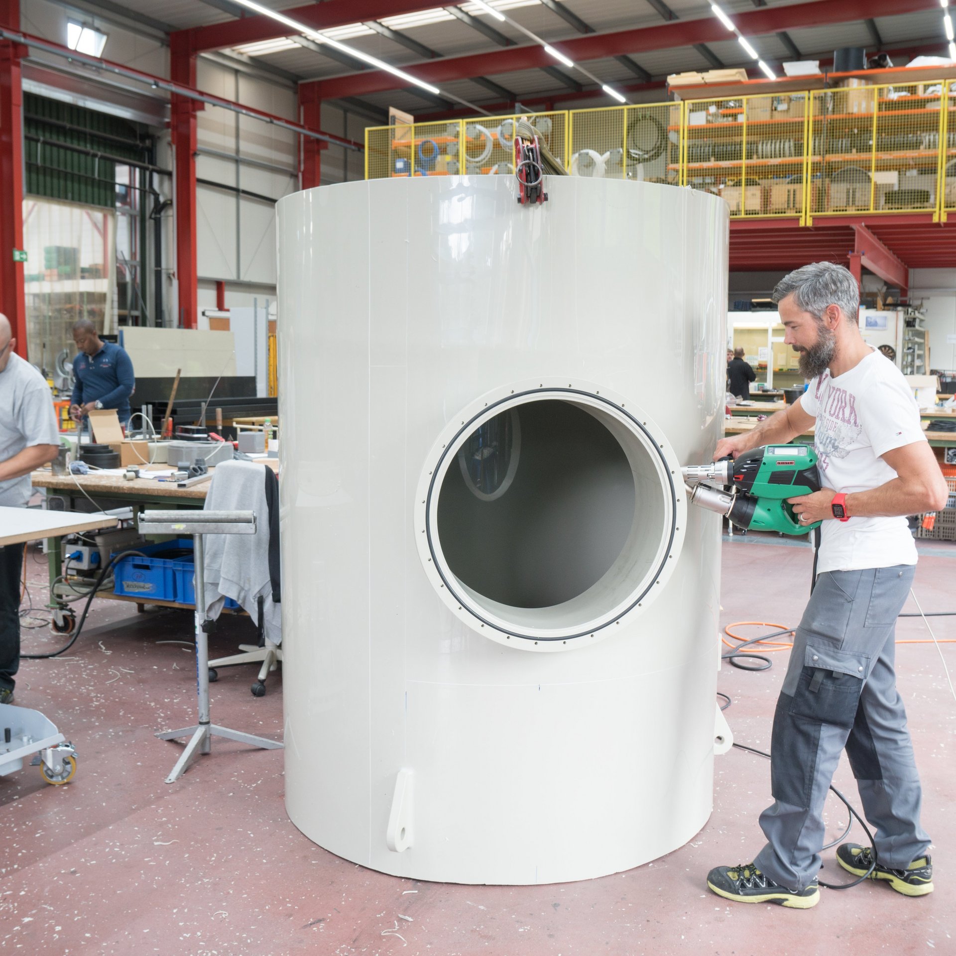 We offer interesting jobs in the plastic construction and welding plastic vessels areas – Colasit