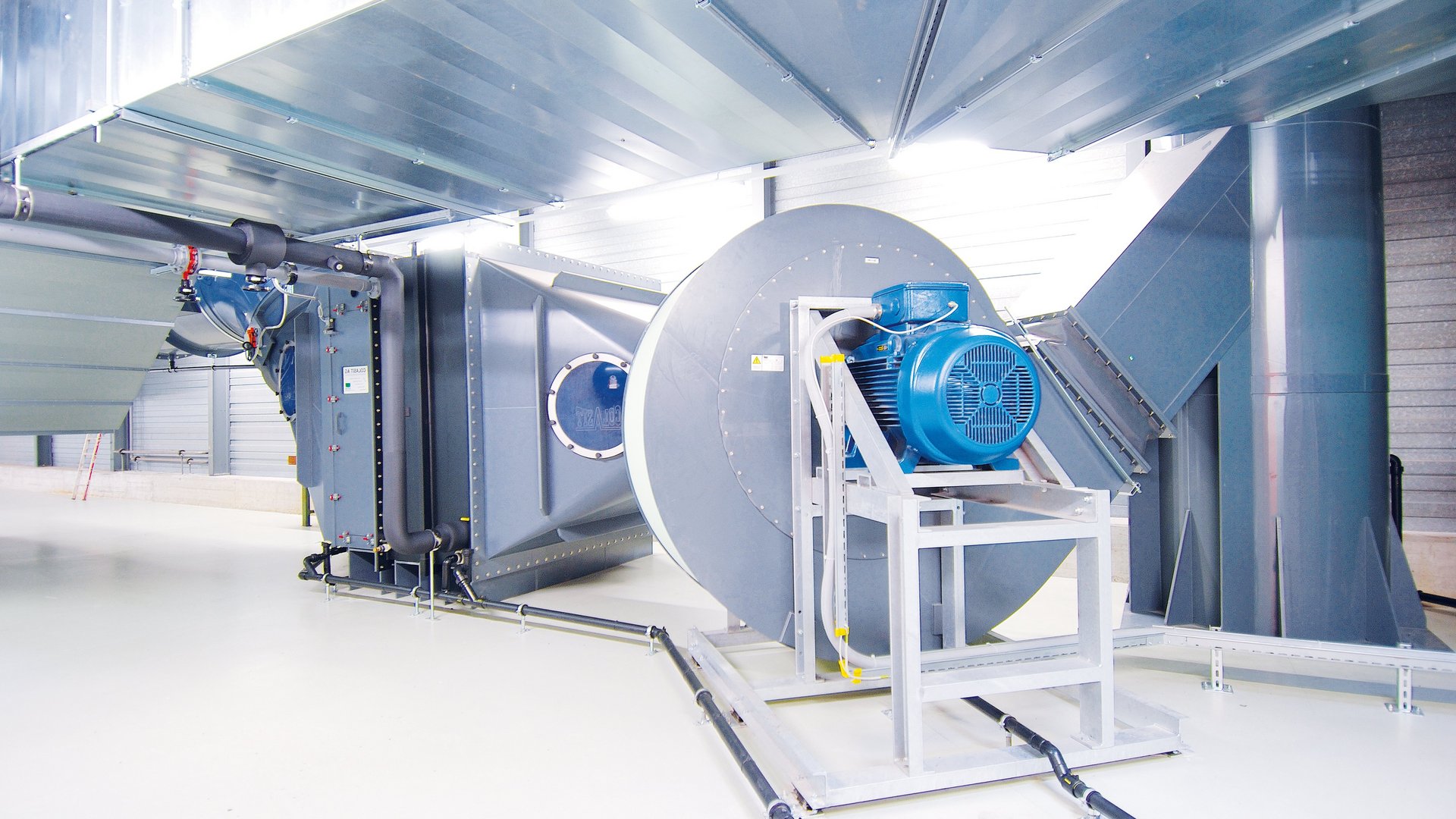 Industrial fans/blowers made of plastic for exhaust air and corrosive gases - Colasit